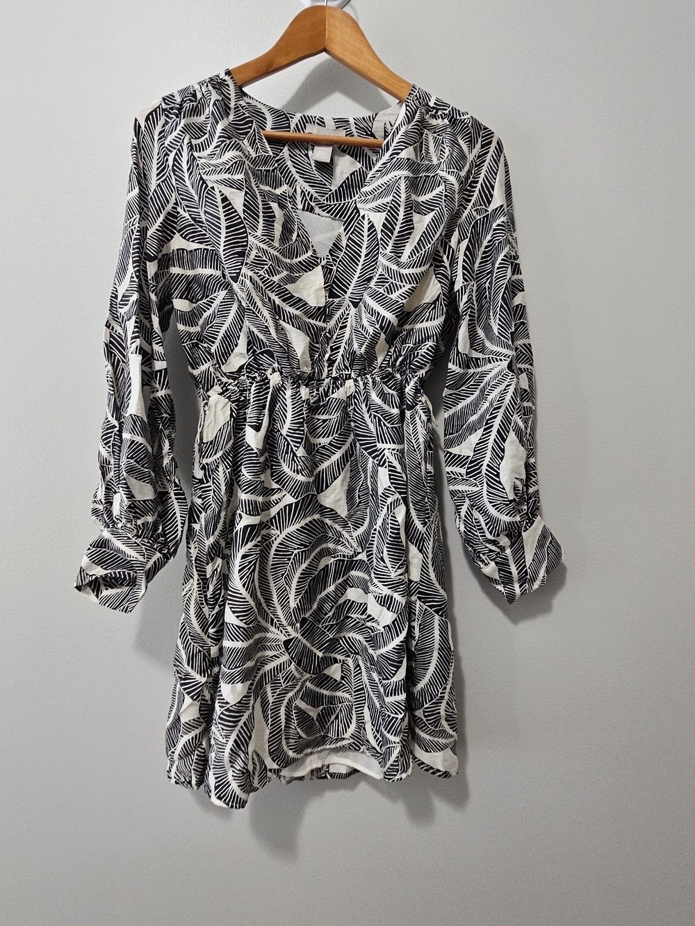 H&M Black & White Leaf-Print Midi Dress